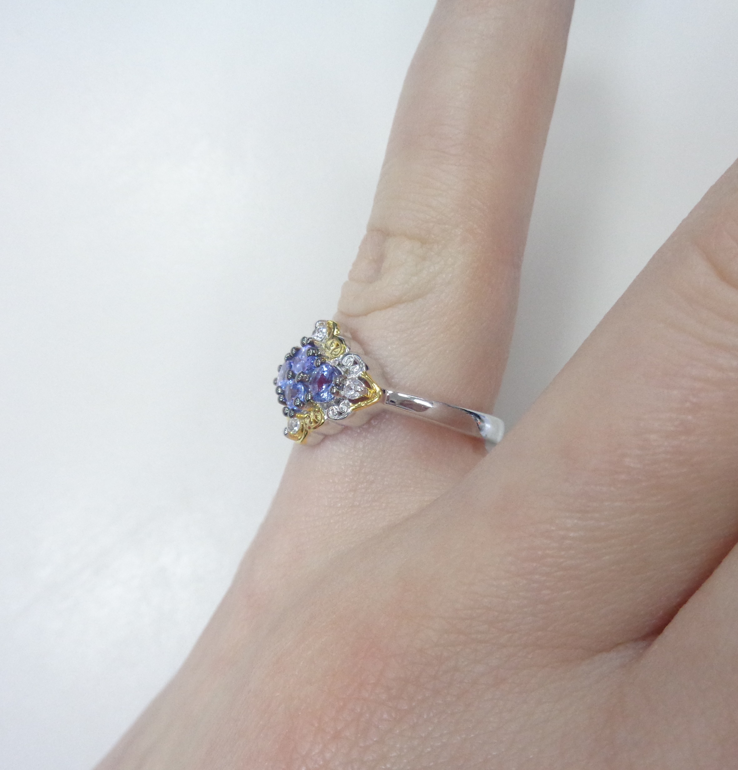 Серебряное кольцо с танзанитами